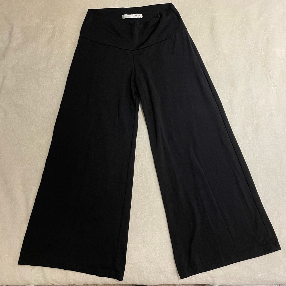 Susana Monaco stretchy black flare yoga capri pants